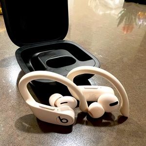 Powerbeats pro wireless Bluetooth earphones